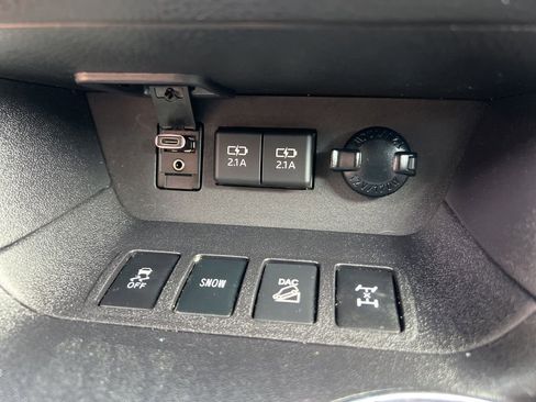 Used 2019 Toyota Highlander XLE AWD/4WD image 34