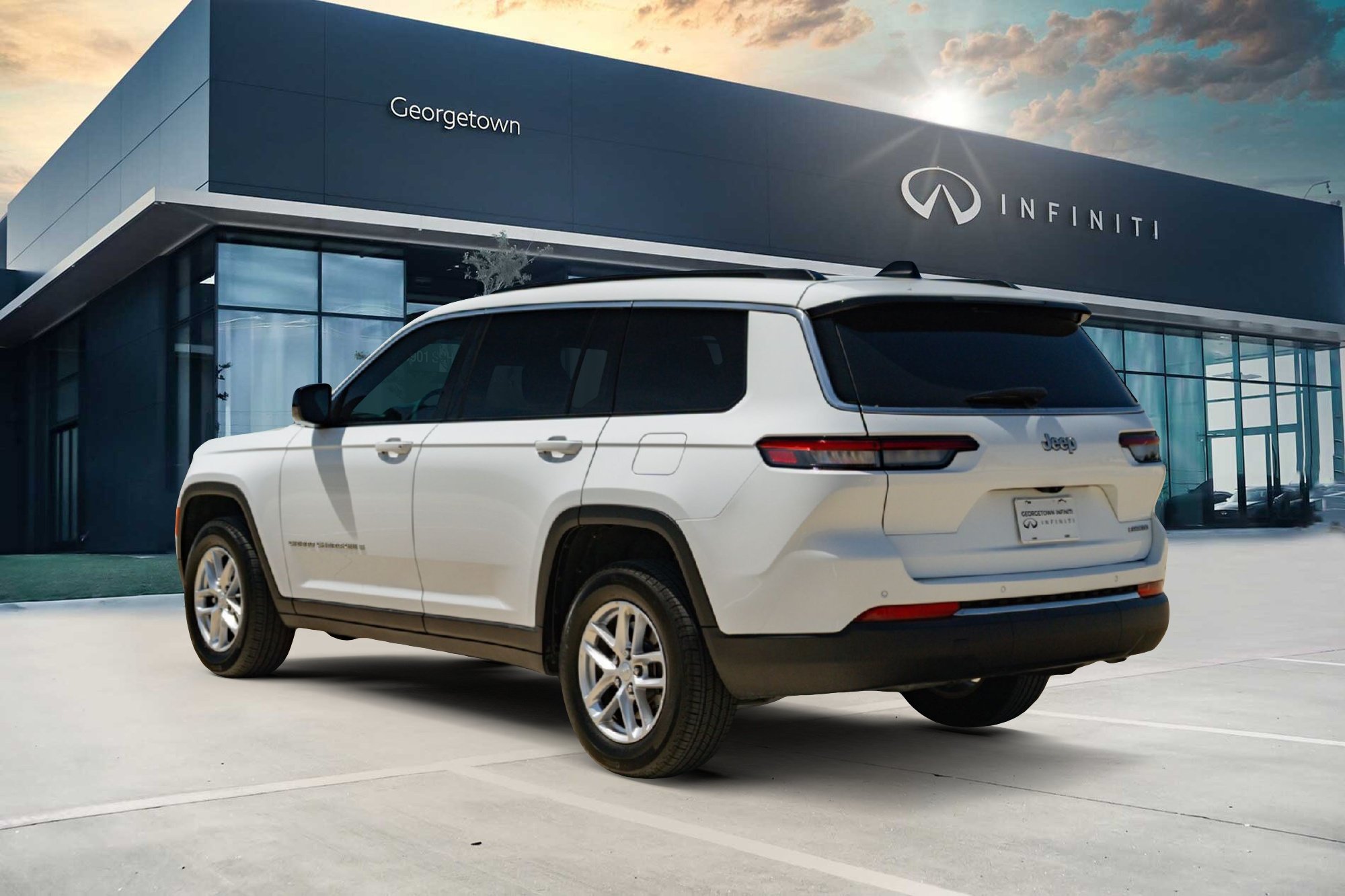 Used 2025 Jeep Grand Cherokee L Laredo RWD image 6