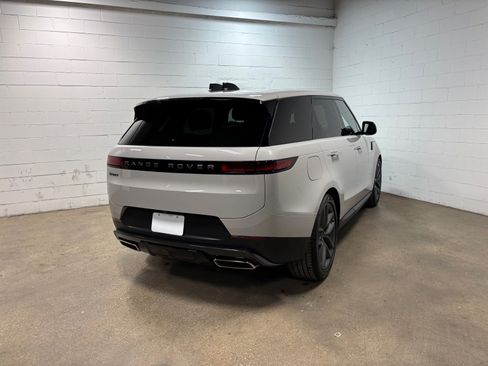 Used 2026 Land Rover Range Rover Sport SE AWD/4WD image 7