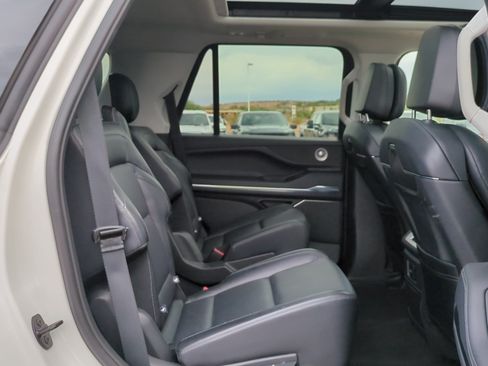 Used 2025 Lincoln Navigator Reserve AWD/4WD image 31