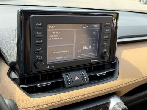 Used 2020 Toyota RAV4 XLE Premium FWD image 21