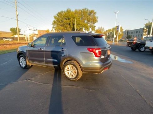 Used 2019 Ford Explorer XLT image 6