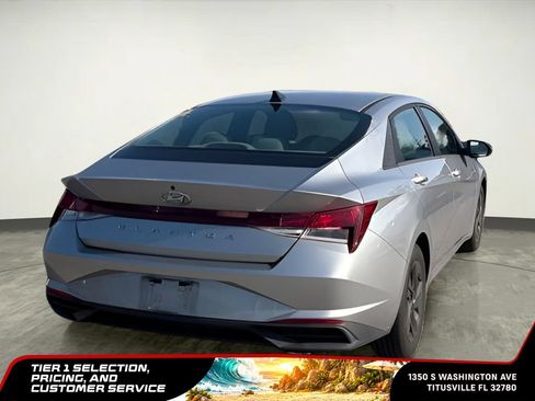 Used 2021 Hyundai Elantra SEL w/ Convenience Package FWD image 5