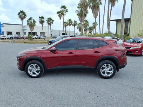 Used 2025 Chevrolet Trax LS w/ LS Convenience Package FWD image 5