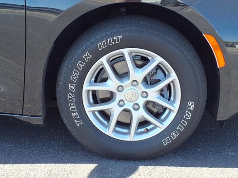 Used 2020 Chrysler Voyager Lxi image 29