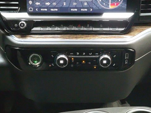 Used 2023 GMC Sierra 1500 Elevation image 27