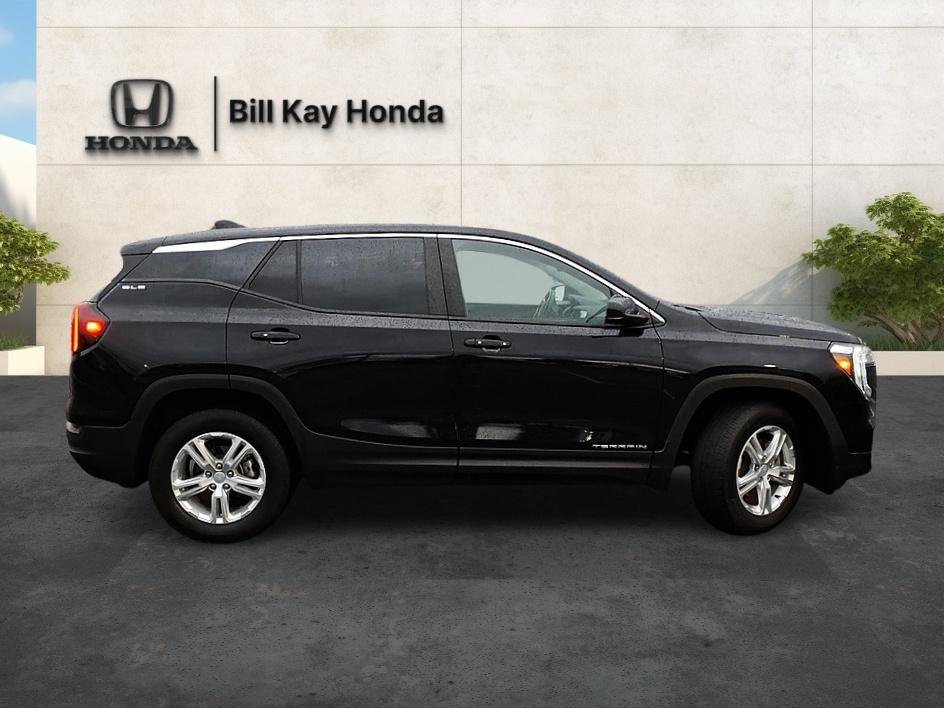 Used 2023 GMC Terrain SLE FWD image 2
