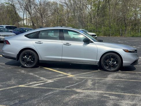 Certified 2025 Honda Accord SE image 3