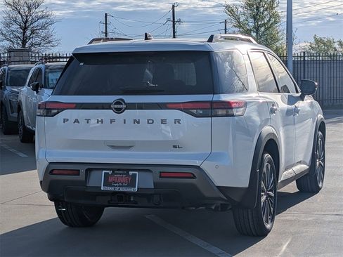 New 2026 Nissan Pathfinder SL image 4