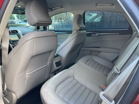 Used 2018 Ford Fusion SE w/ Fusion SE Technology Package image 4