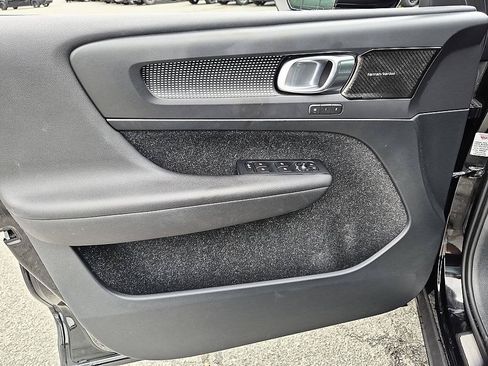Used 2019 Volvo XC40 T5 R-Design AWD/4WD image 12