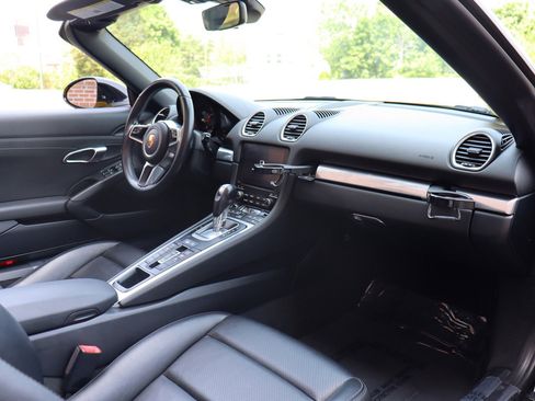 Used 2019 Porsche 718 Boxster RWD image 16