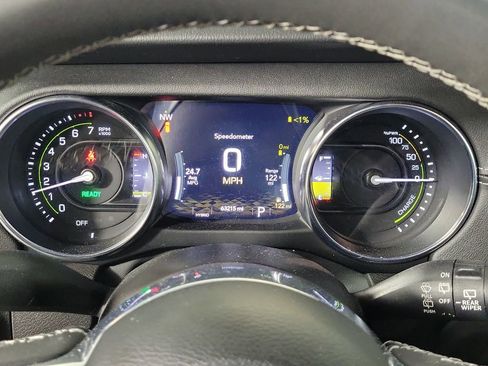 Used 2023 Jeep Wrangler Unlimited Sahara AWD/4WD image 17