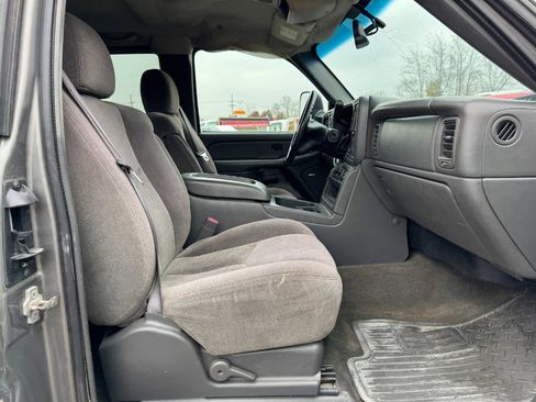 Used 2006 Chevrolet Silverado 2500 LT w/ Heavy-Duty Power Package image 18