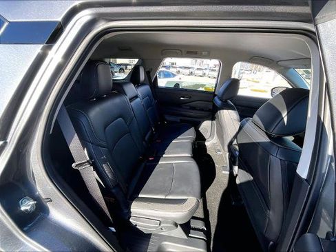 Certified 2025 Nissan Pathfinder SL w/ Cargo Package image 16