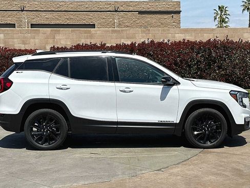 Used 2023 GMC Terrain SLT w/ Elevation Edition image 4