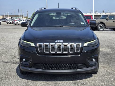 Used 2019 Jeep Cherokee Latitude w/ Popular Appearance Group FWD image 2