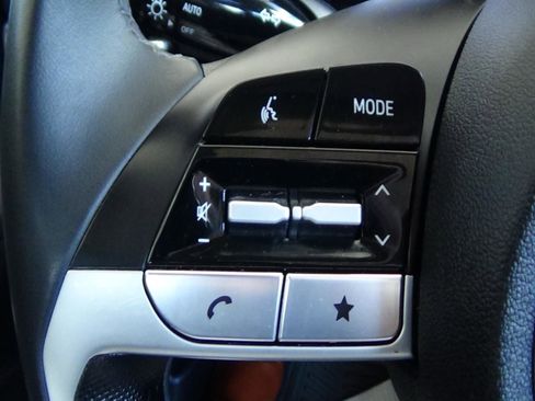 Used 2025 Hyundai Elantra SEL FWD image 17