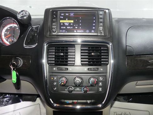 Used 2019 Dodge Grand Caravan SE w/ UConnect Hands-Free Group FWD image 32