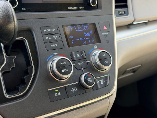 Used 2018 Toyota Sienna LE FWD image 16