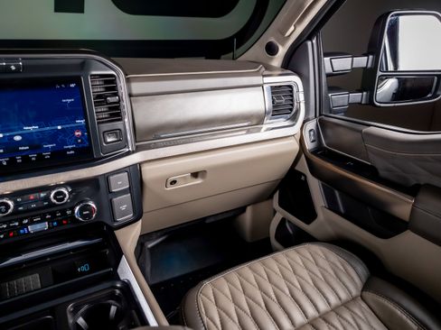 Used 2026 Ford F250 Platinum w/ Platinum Plus Package AWD/4WD image 7