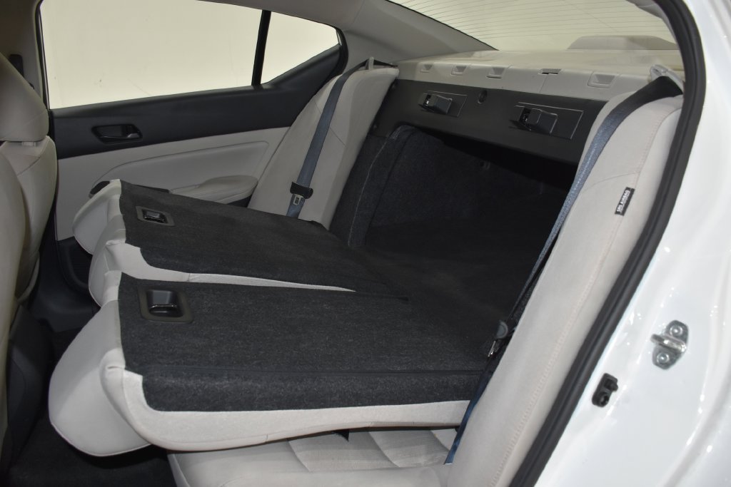 Used 2025 Nissan Altima 2.5 SV FWD image 28