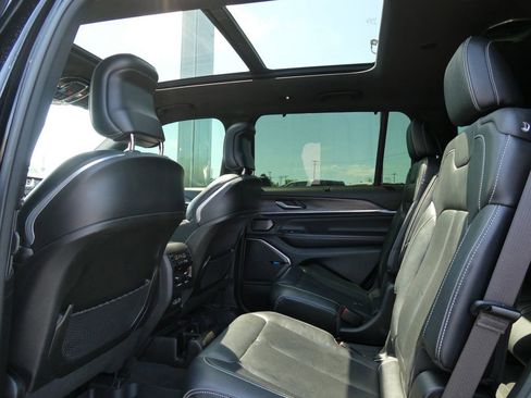 Used 2022 Jeep Grand Cherokee L Overland w/ Advanced Protech Group III AWD/4WD image 17