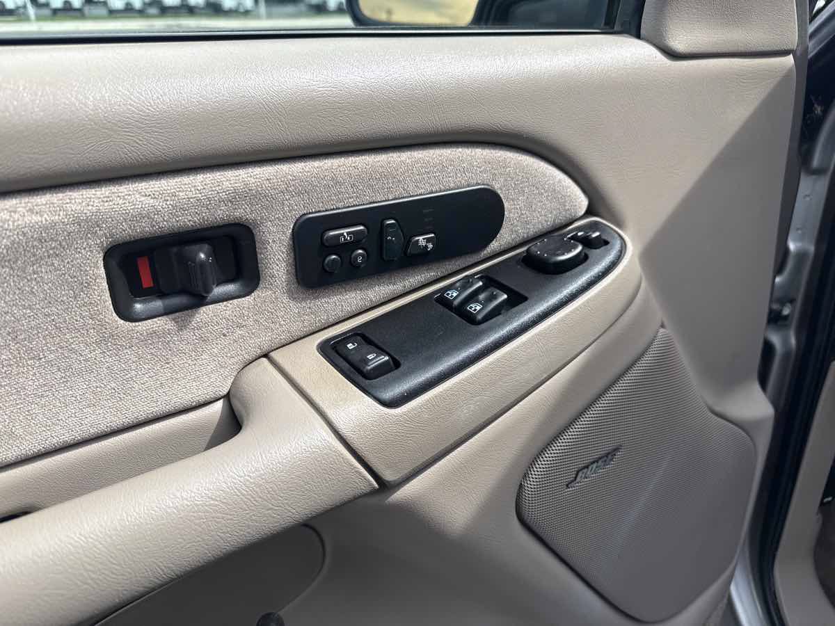 Used 2003 Chevrolet Silverado 2500 LT AWD/4WD image 12