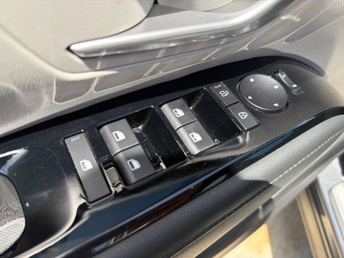 Used 2025 Hyundai Tucson Limited FWD image 19