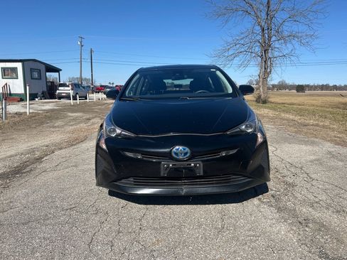 Used 2017 Toyota Prius image 2