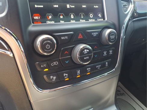 Used 2018 Jeep Grand Cherokee Overland w/ Jeep Active Safety Group AWD/4WD image 21