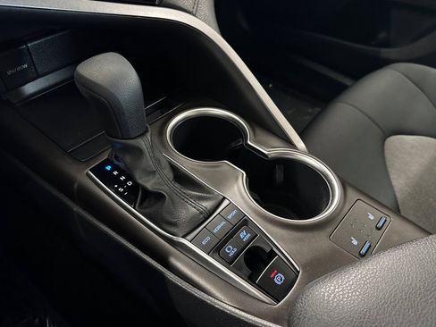 Used 2021 Toyota Camry LE image 20