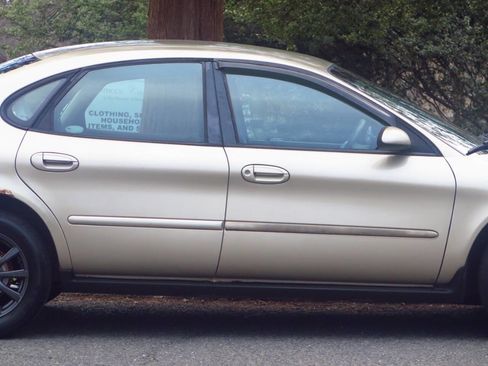 Used 2000 Ford Taurus SES image 26