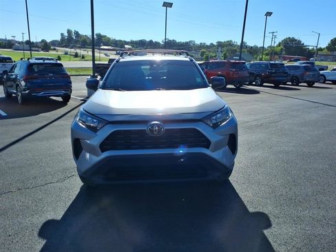 Used 2021 Toyota RAV4 LE AWD/4WD image 2