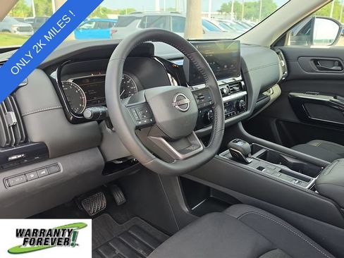 Used 2026 Nissan Pathfinder SV FWD image 15