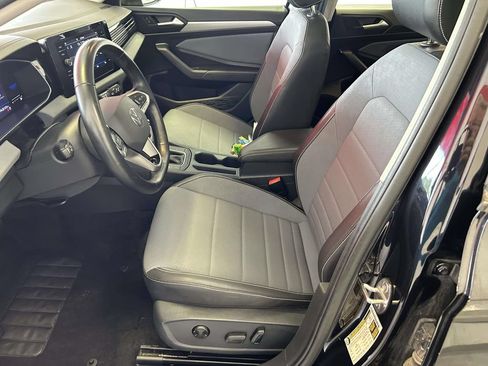 Used 2025 Volkswagen Jetta SE FWD image 15