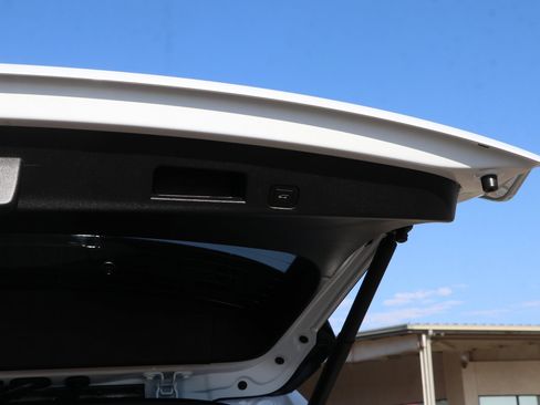 Used 2026 Chevrolet Traverse LT image 33