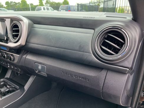 Used 2018 Toyota Tacoma Limited AWD/4WD image 32