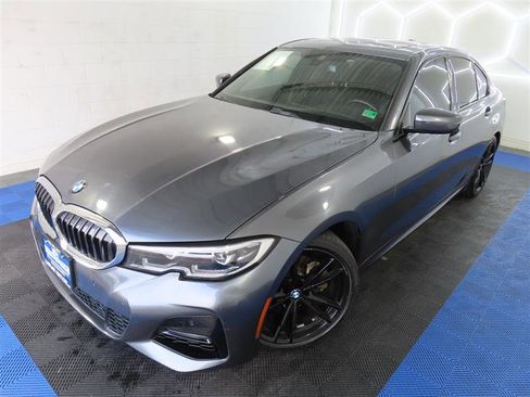 Used 2021 BMW 330i Sedan w/ M Sport Package RWD image 4