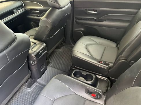 Used 2024 Toyota Grand Highlander AWD Hybrid image 12