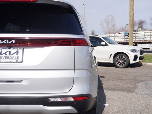 Used 2023 Kia Carnival LX image 17