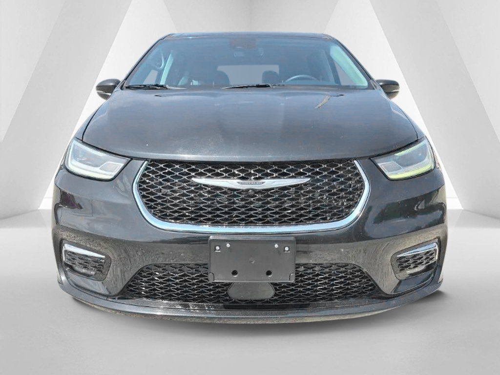 Used 2023 Chrysler Pacifica Touring-L FWD image 3