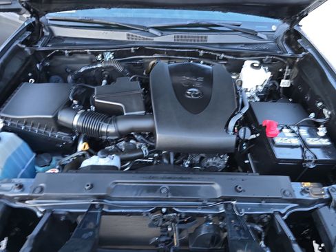 Used 2023 Toyota Tacoma TRD Off-Road image 31