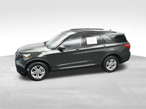 Used 2024 Ford Explorer XLT w/ Equipment Group 202A AWD/4WD image 31