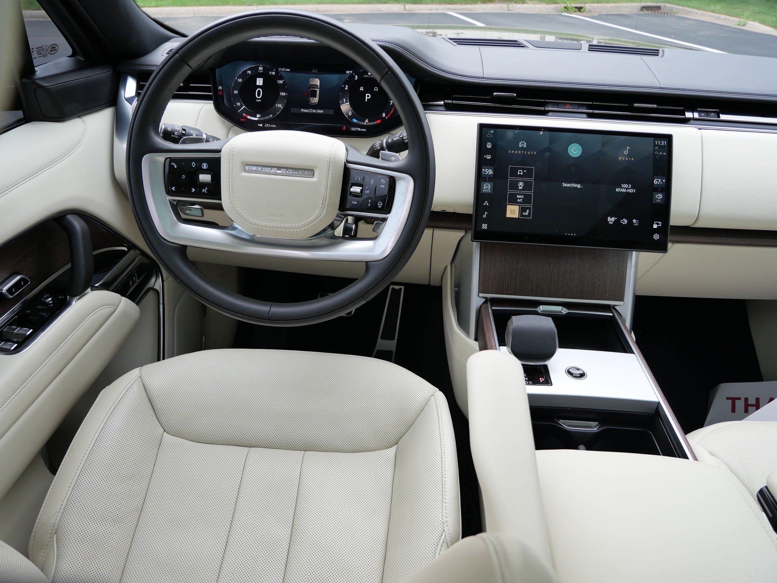 Certified 2025 Land Rover Range Rover SE AWD/4WD image 18