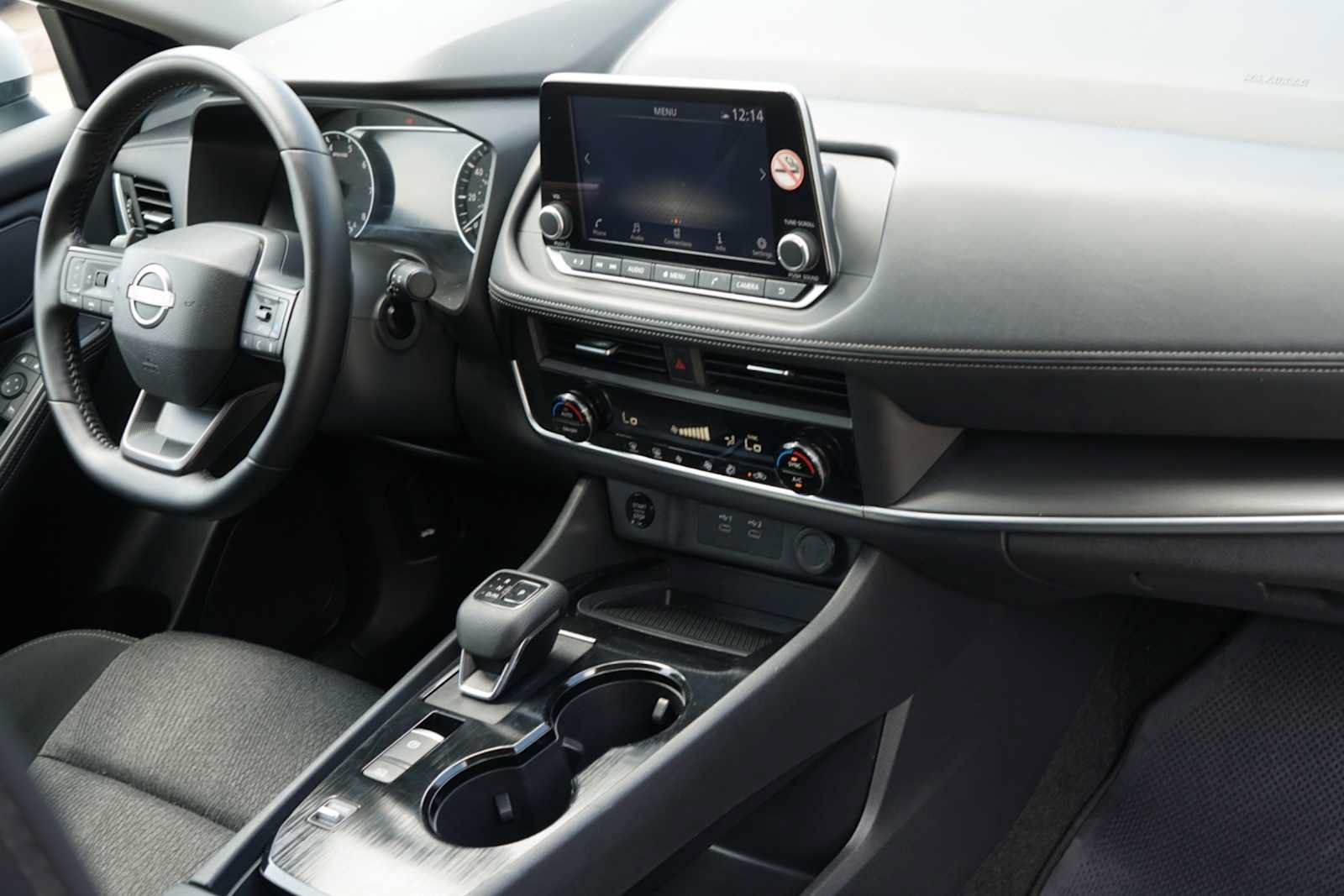 Used 2025 Nissan Rogue SV FWD image 24