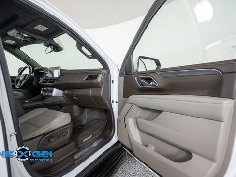 Used 2023 GMC Yukon SLT AWD/4WD image 37
