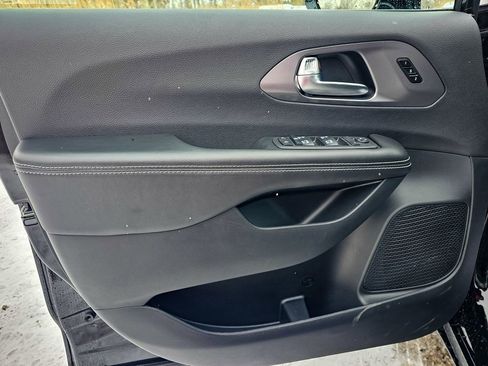 New 2026 Chrysler Pacifica Select image 9