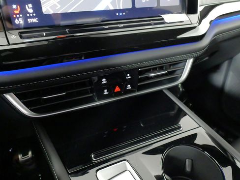 Used 2025 Volkswagen Atlas Cross Sport SEL Premium R-Line image 50