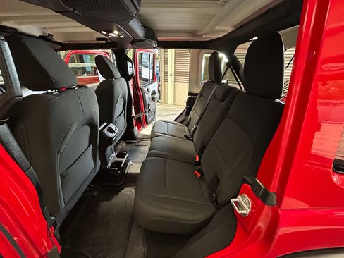 Used 2019 Jeep Wrangler Unlimited Sport AWD/4WD image 46